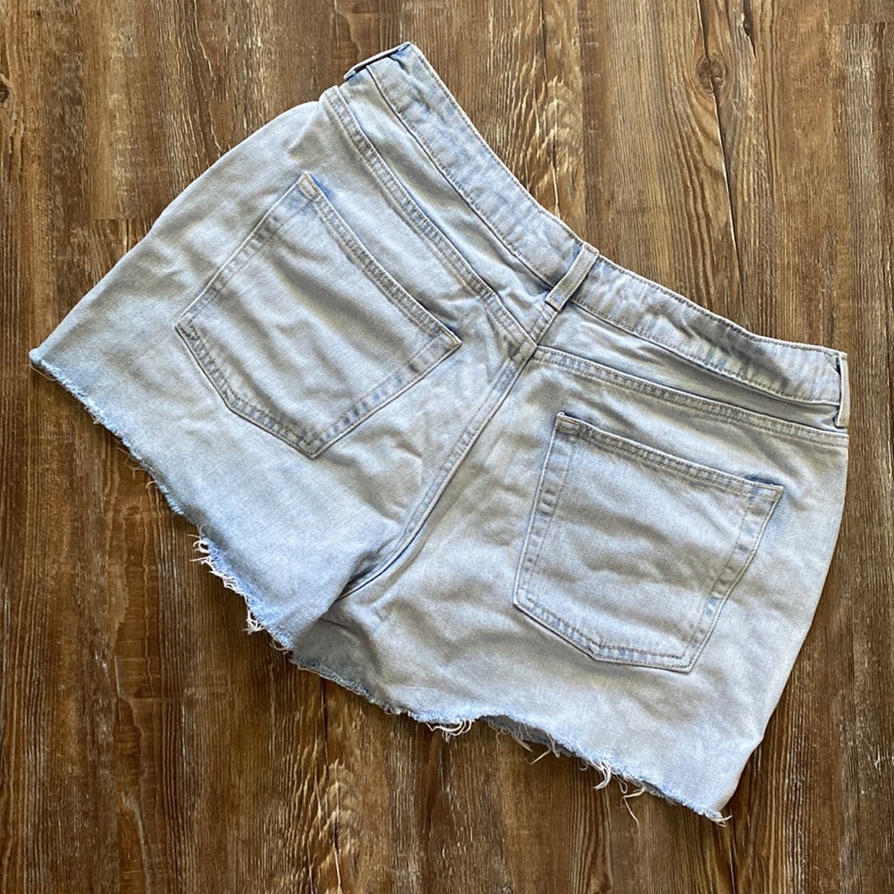 Topshop Light Wash Moto Mom Denim Jean Raw Hem Shorts - Picture 3 of 4